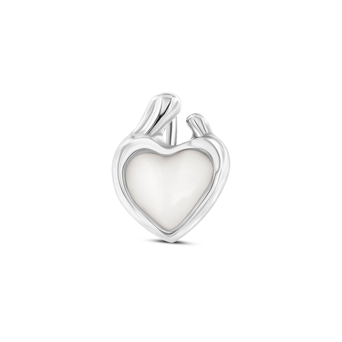Herzförmiger Anhänger aus Silber mit einer Fläche aus Muttermilch-Kunstharz in hellem Weiß.