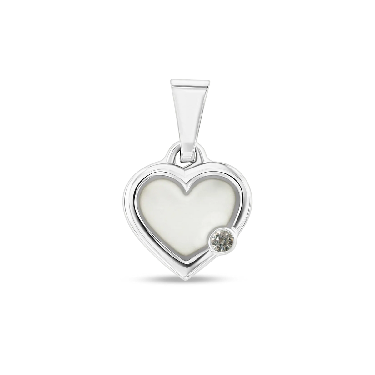 Herzförmiger Anhänger aus Silber mit einer Fläche aus Muttermilch-Kunstharz und einem kleinen, funkelnden Stein.