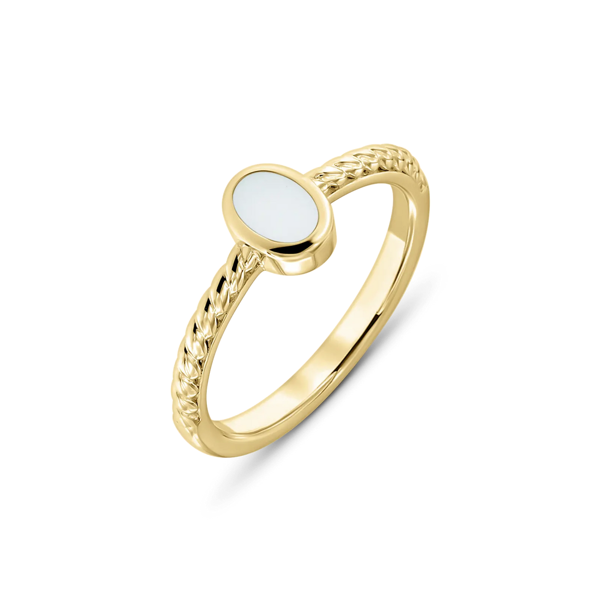 Goldener Ring mit geflochtenem Design und ovaler, weißer Muttermilch-Kunstharzfläche.