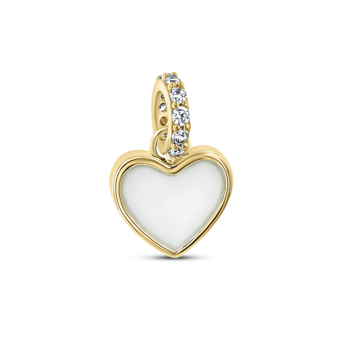 Herzförmiger Anhänger aus goldfarbenem Metall mit einer weißen Fläche aus Muttermilch-Kunstharz und funkelnden Steinen.