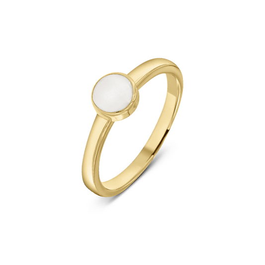 Goldener Ring Lis mit rundem Muttermilchstein in erhöhter, glatter Fassung auf schlichtem Band